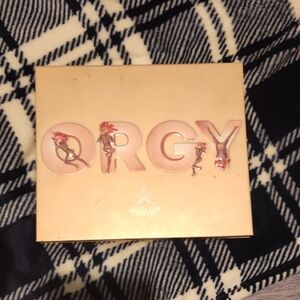 Jeffree Star Orgy Palette in Cream and Pink